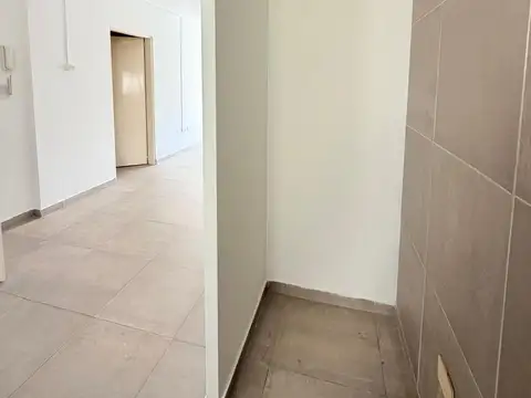 Monoambiente dividido con balcón al contrafrente en alquiler