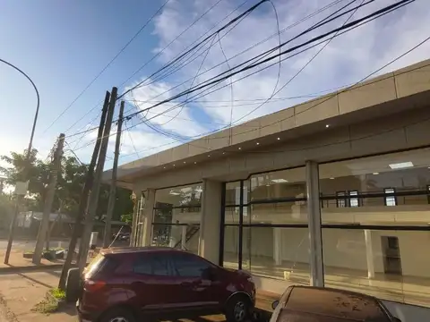 Hermoso Local En Esquina San Martin Y Planes