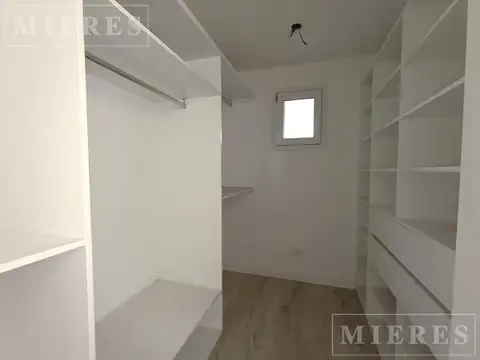 Departamento en venta de cuatro ambientes en Zug Caamaño, Pilar