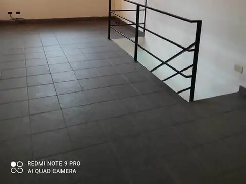 Departamento tipo casa al fondo con patio   2 ambientes amplio estado impecable
