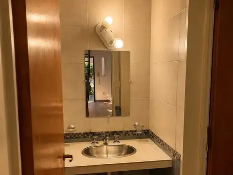 Departamento tipo casa al fondo con patio   2 ambientes amplio estado impecable