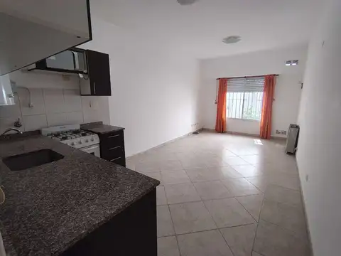 Depto Tipo Casa en Alquiler en Morón, $ 580.000