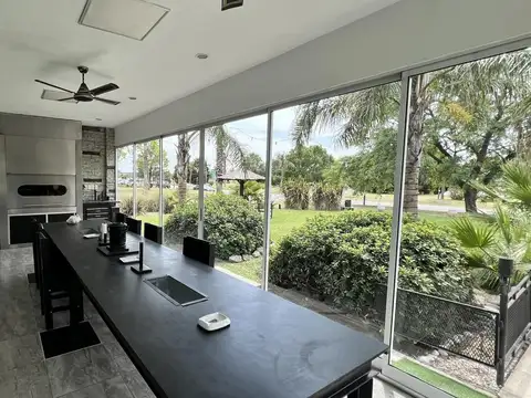 Casa en Alquiler en Puerto Roldan, USD 2.700