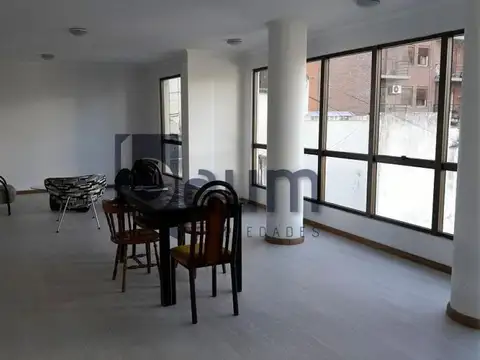 Semi piso apto oficina c/ cochera cub - Zona 45 y 12