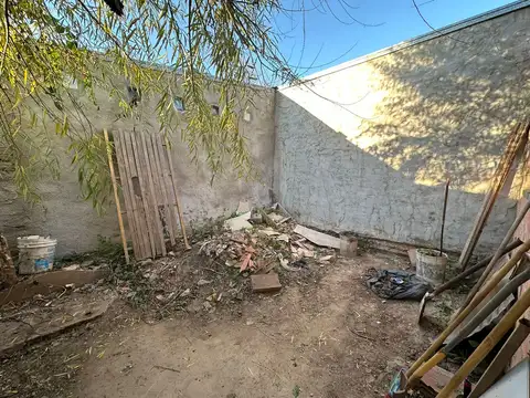 Casa al frente de 2 dormitorios cercano a Avenida