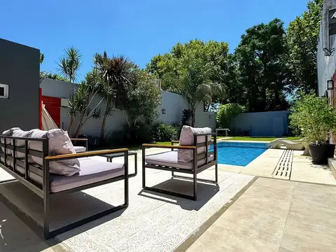 LOTE CON QUINCHO,BAÑO Y PILETA EN LOMAS DE ZAMORA