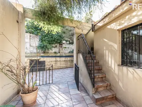 Casa en Alquiler con 5 cocheras
