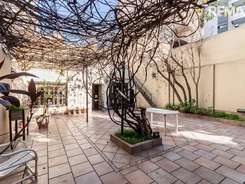 Casa 8 ambientes con 3 baños