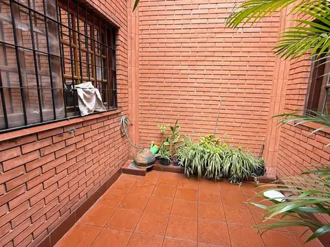 Excelente 2 ambientes y 1/2 a mts Av. R. Balbin