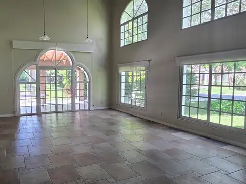 Casa en Alquiler de 4 dormitorios