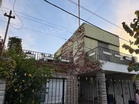 Casa venta de tres dormitorios, Tolosa, La Plata