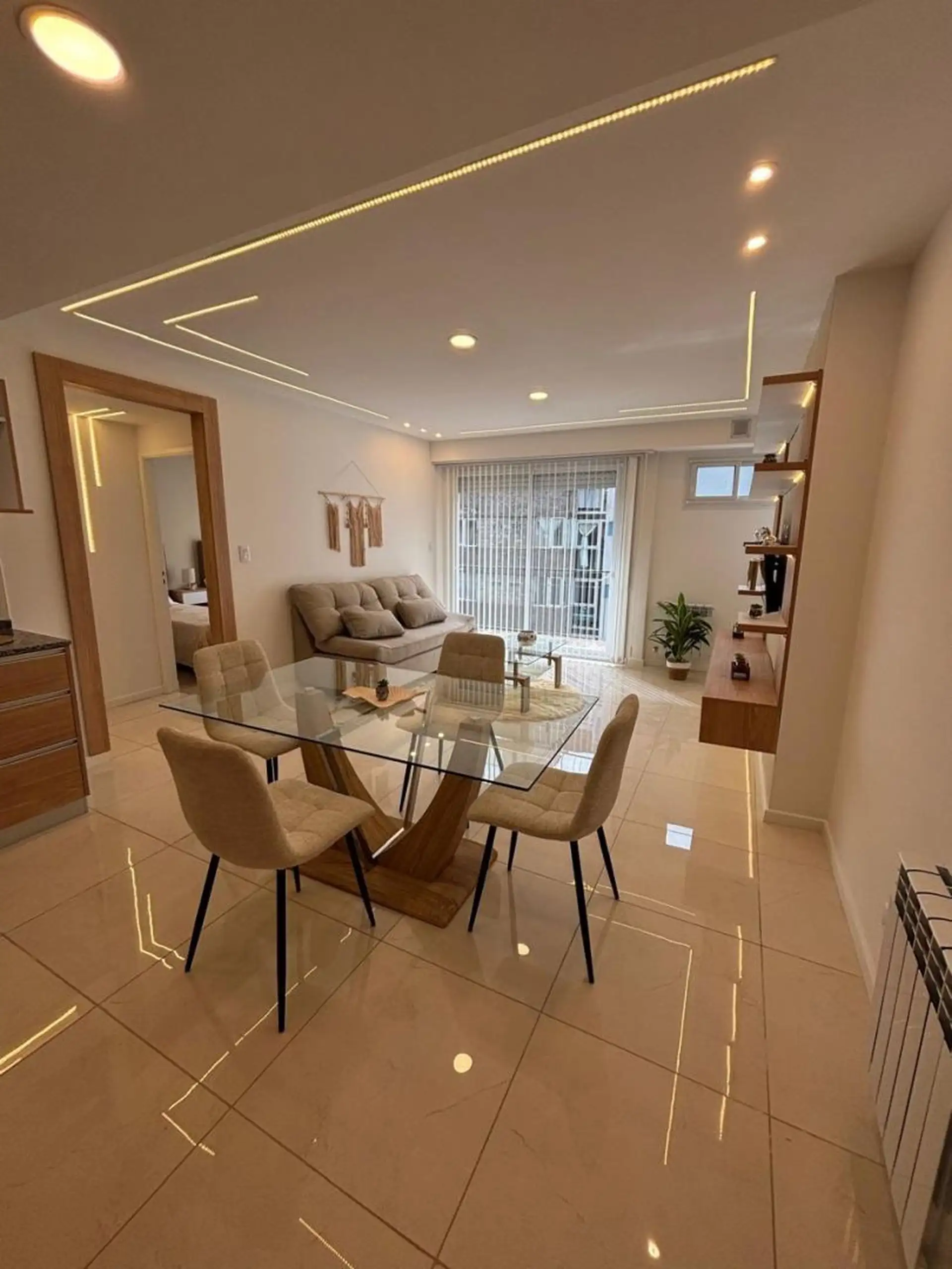 Depto 3 amb, 65m² con balcón corrido y calefacción por radiadores — Plaza Colon