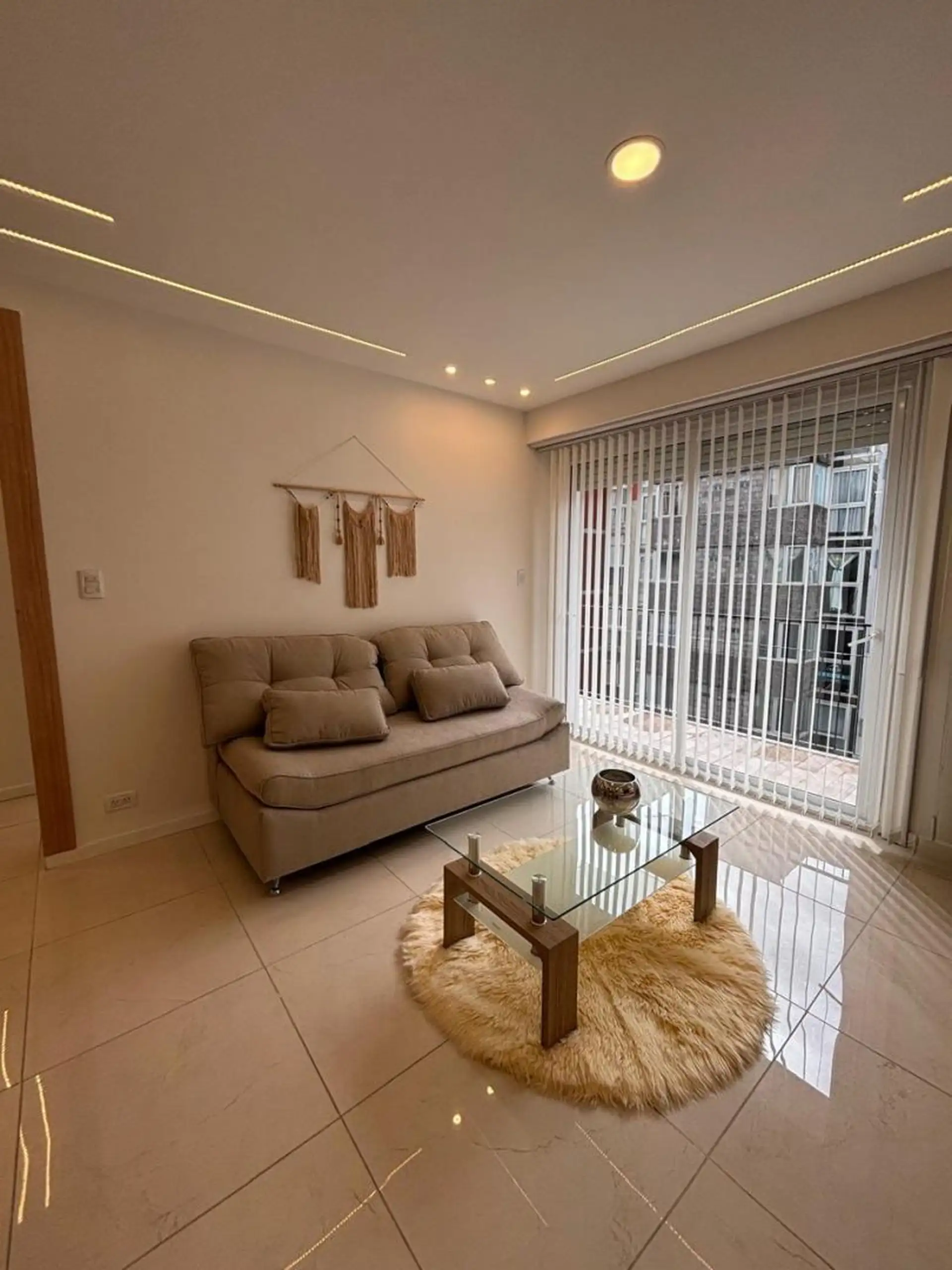 Depto 3 amb, 65m² con balcón corrido y calefacción por radiadores — Plaza Colon