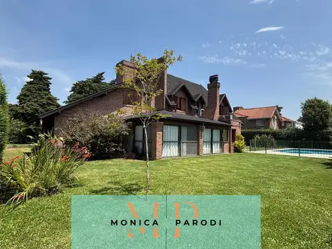 Casa en Alquiler con 4 cocheras