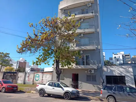 Monoambiente en alquiler- Excelente estado-37 e/ 17 y 18-La Plata-30m2