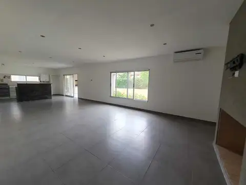 Casa 5 ambientes con 3 baños