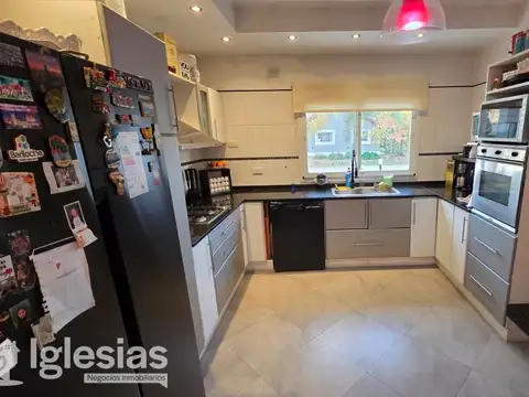 Casa 4 ambientes con 3 baños