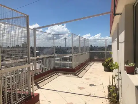 VENDE DEPART. 4 AMB. BALCON ATERRAZADO -PERMUTA