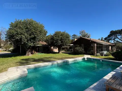 Casa en Venta con importante parque en Barrio El Cazador Escobar