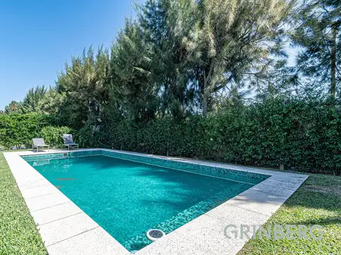 Casa en Venta con 3 cocheras