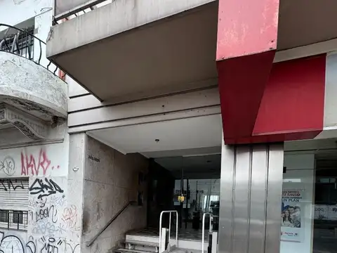 Hipolito Yrigoyen 5053 , Piso 8