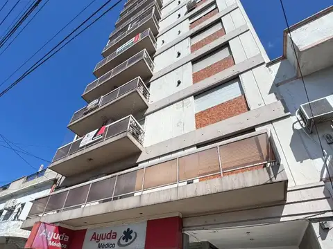 Alquiler Departamento de 3 ambientes en Lanús Oeste.