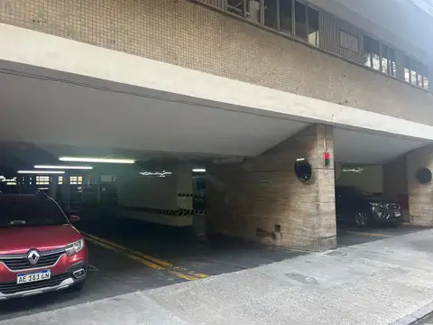 Cochera en venta en Recoleta.