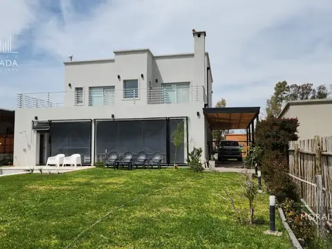 Casa 7 ambientes con 4 baños