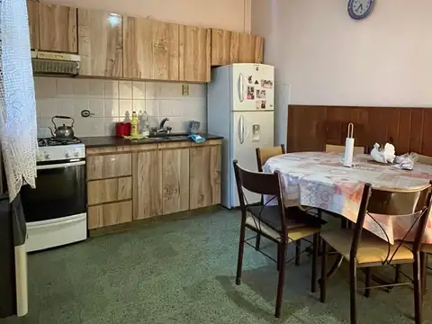 VENTA CASA 3 AMBIENTES CON PARQUE - APTO CREDITO -