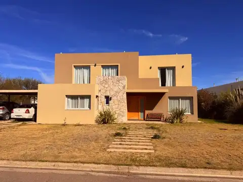 VENTA COUNTRY LOS QUEBRACHOS 4 dormitorios