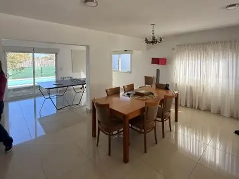 Casa 7 ambientes con 3 baños