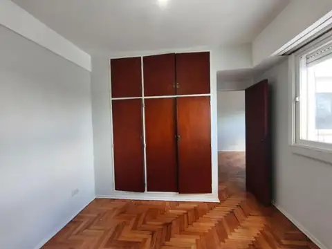 Andrés Lamas 2000, Piso 6