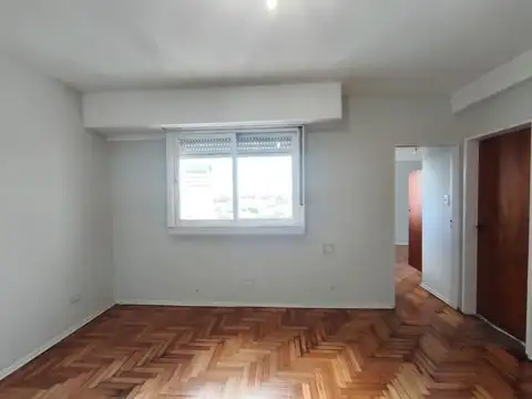 Departamento en Alquiler de 2 Ambientes con Patio en Villa General Mitre
