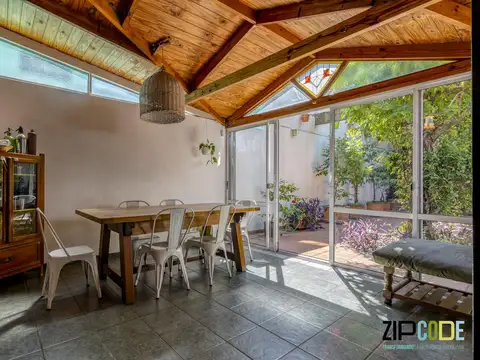 Venta de Casa en lote Propio 5 ambientes con Patio y Parrilla en Avellaneda