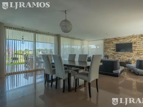 Casa 5 ambientes con 3 baños