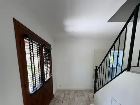 Casa 8 ambientes con 4 baños