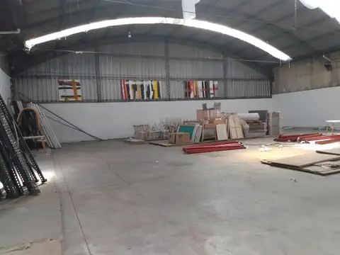 Excelente  deposito 1100 M2. Totales