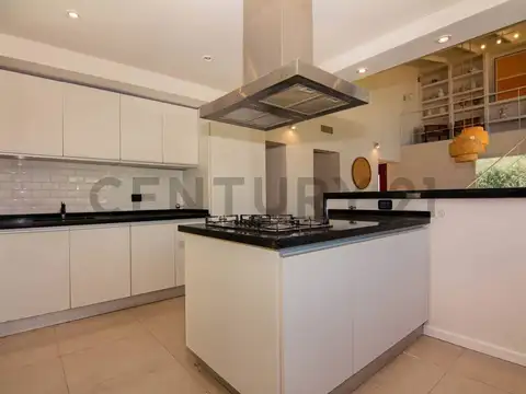 Venta Casa de 3 dormitorios con jardín, pileta y cochera | Funes Hills, Miraflores