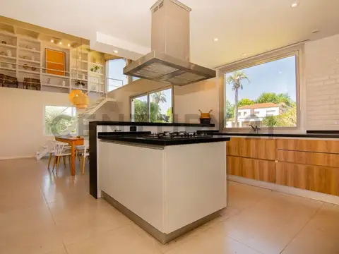 Casa en Venta en Funes Hills Miraflores, USD 460.000