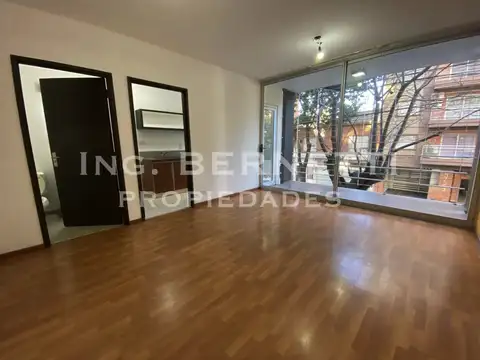 Semipiso 2 Ambientes al frente con balcón - 2 baños - Excelente ubicación -