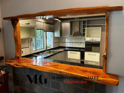 Casa 4 ambientes con 2 baños
