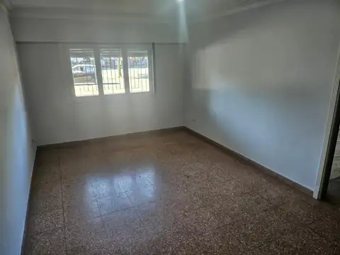 Depto Tipo Casa en Alquiler en Parque Patricios, $ 600.000