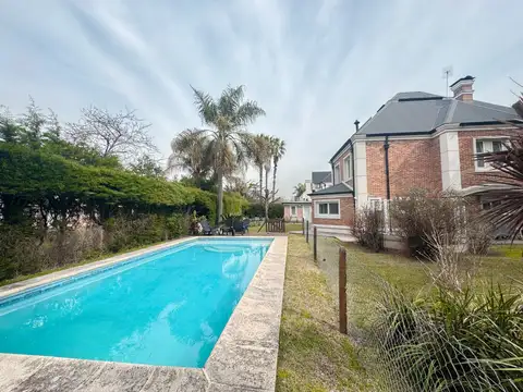 Casa 5 ambientes con 3 baños