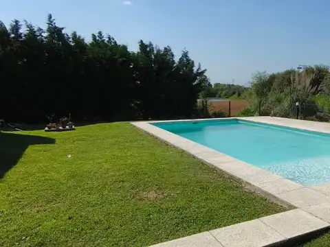 Venta Casa B° El Canton con pileta y vistas