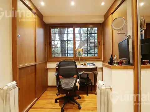 Exclusiva Residencia en 3 plantas en la mejor cuadra de Av. Melián Belgrano R