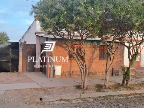 Casa en venta c/ cochera en Coronel Moldes