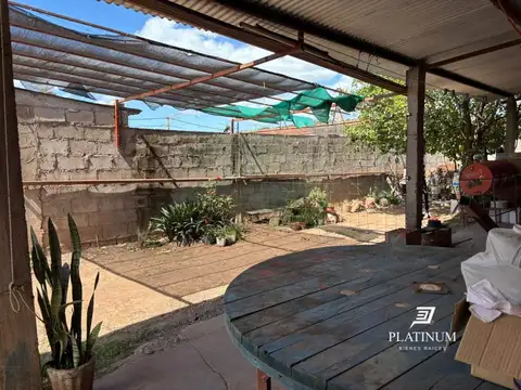 Casa en venta c/ cochera en Coronel Moldes