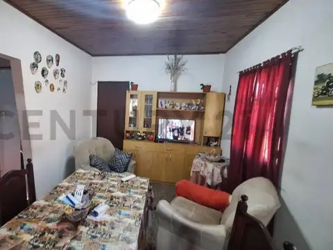 Casa 6 ambientes con 2 baños