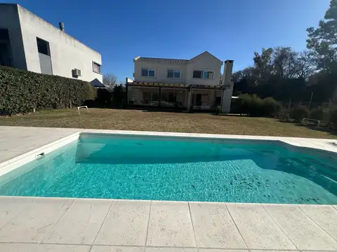 Casa en Alquiler Temporal en Pilar del Este - Santa Guadalupe, USD 2.500