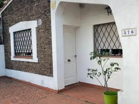 BUCHANAN 500 CASA ALBERDI 1 DORMITORIO JARDIN